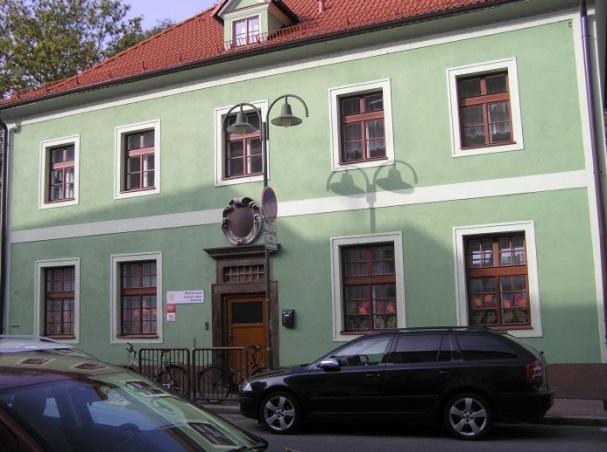 OBRÁZEK ČÍSLO 20: POHLED NA MŠ VRCHLICKÉHO MŠ Otakarova, Otakarova 2021/11 (MŠ je odloučeným pracovištěm MŠ Vrchlického) MŠ tvoří budova historického charakteru bez podsklepení o dvou nadzemních
