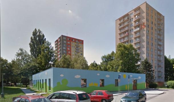 Školka je vytápěna dvěma plynovými kotli Zagel - Held Auriga o jednotkovém výkonu 24 kw z roku 2000. Teplá voda je připravována v plynovém průtokovém ohřívači o jmenovitém výkonu 19,2 kw.