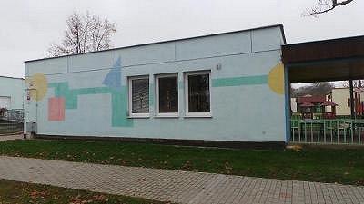 TV je připravována v místě spotřeby elektrickými bojlery. OBRÁZEK ČÍSLO 25: POHLED NA MŠ U PRAMENE - NOVÝ PAVILON MŠ Kališnická, Kališnická 1471/5a (organizačně patří pod ZŠ a MŠ Vl.