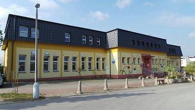 OBRÁZEK ČÍSLO 44: POHLED NA ZŠ POHŮRECKÁ ŠJ U Tří lvů, U Tří lvů 194/2b Školní jídelna je tvořena jedním objektem.