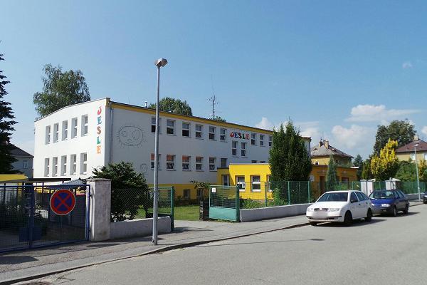 Dále město provozuje: Jeslová a azylová zařízení České Budějovice, p. o. Jeslová a azylová zařízení města České Budějovice zajišťují provoz jeslí (E. Pittera, Čéčova a K.