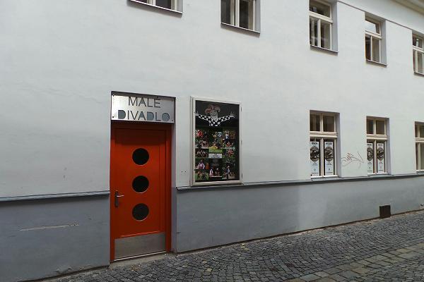 STAVBY PRO KULTURU, MUZEA, GALERIEA VÝSTAVNÍ SÍNĚ Na území města se nachází celá řada kulturních zařízení, muzeí i galerií. Město vlastní divadla: Jihočeské divadlo, Dr.