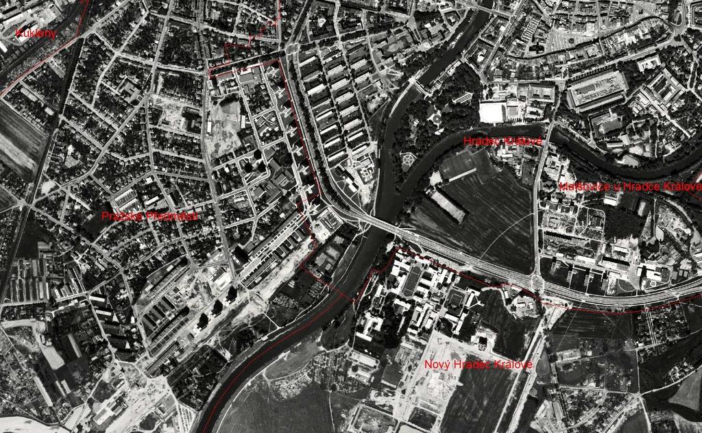 Obrázek 13 Ortofotomapa části města Hradec Králové z roku 1977 - výřez, [9] Obrázek 14 Urbanizované plochy v JZ části centra Hradce Králové v roce 1977, Zdroj: Vlastní konstrukce Dalším indikátorem,