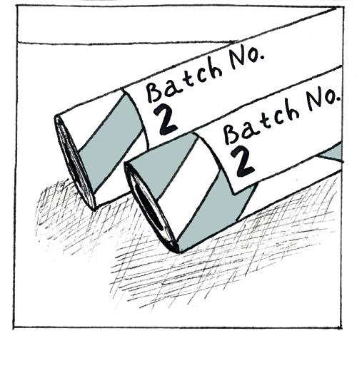 02 Zatiaľ čo penetrácia schne, skontrolujeme, či máme na všetkých tapetových roliach rovnaké číslo šarže, čiže batch number.