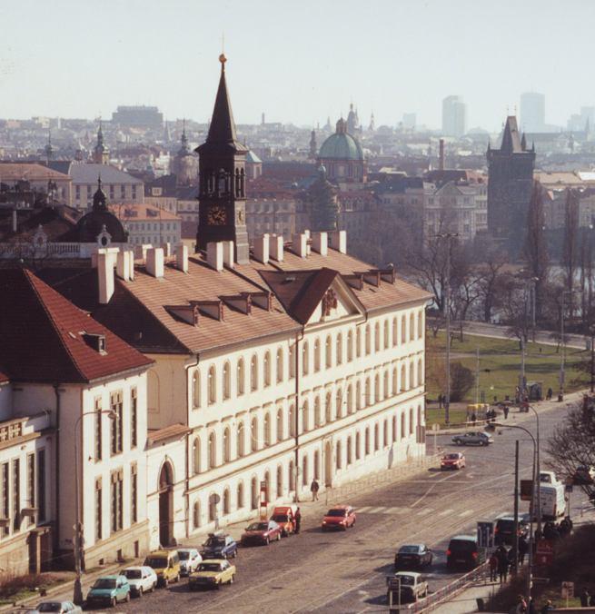 Základní informace o ČGS Vize Vizí ČGS je stát se pilířem českého státu v poskytování geovědních informací pro rozhodování ve věcech přírodních zdrojů, rizik a udržitelného rozvoje a na