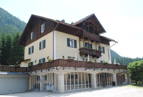 Ze života farnosti Pouť přibyslavské farnosti do Jižních Tyrol Ve dnech 18. až 23. června 2017 jsme se vydali na dalekou pouť do jihotyrolských Dolomit.
