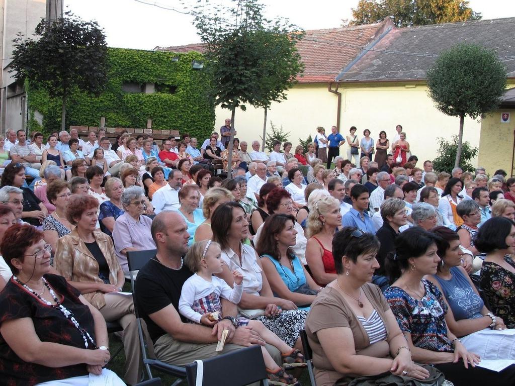 Koncert v Múzejnej záhrade 2009 Verejný park v Múzejnej záhrade využívajú diváci