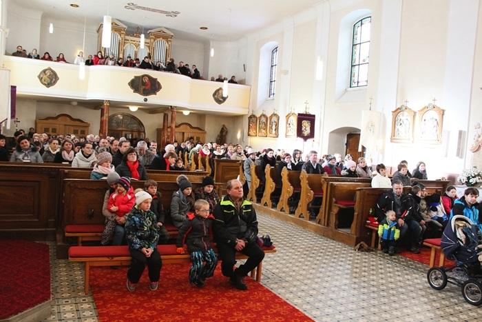 MODLITBA K SVATÉMU MICHAELOVI: Svatý Michaeli Archanděli, opatruj nás v boji proti zlobě a úkladům ďáblovým, budiž nám ochranou.
