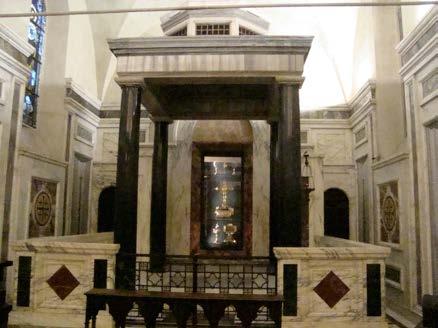 i poutníky jsou důležité jen některé památky hlavně bazilika sv. Petra ve Vatikánu a nedaleká hojně navštěvovaná bazilika svatého Jana v Lateráně.