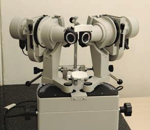 Operačný mikroskop: Má veľmi dobré technické parametre, jeho výbava sa rozšírila o systém BIOM, vďaka čomu sa môže plne využívať pri všetkých operačných zákrokoch na prednom aj zadnom segmente oka.
