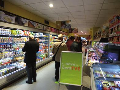 Zveme vás ale také na občerstvení do KONZUM Cafe, které je rovněž novinkou a součástí prodejny.
