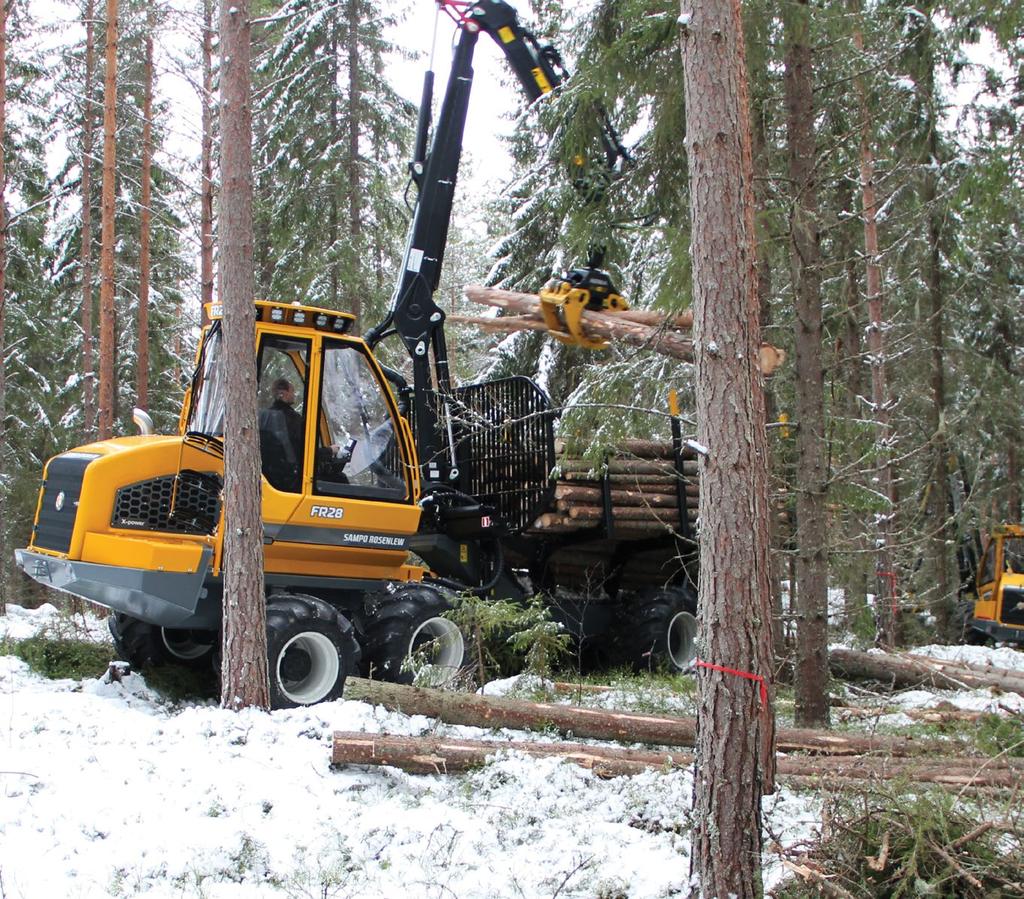 FR28 Vyvážecí traktor Sampo Rosenlew reagovalo na požadavky zákazníků tím, že navrhlo a vyrobilo vyvážecí traktor nové generace FR28.