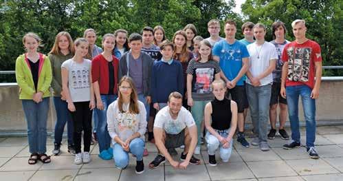 ROČENKA 2016/2017 STUDENTSKÝ PARLAMENT DG A SOŠE Studentský parlament v nynějším složení na naší škole pracuje od druhého pololetí školního roku 2014/2015, kdy se ho ve funkci předsedy ujal Albert