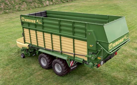 Sběrací ústrojí šířky 1 800 mm dopravuje píci k řezacímu rotoru, vybavenému 32 noži, který ji pořeže precizním nůžkovým řezem na délku až 45 mm.