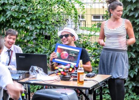 Byl to hlavně nápad kolegy Romana, který se však k tomu moc neměl, tak jsem se toho ujal sám. Jak ses na tuto diskotéku připravoval? V první řadě jsem si na Facebooku založil svou stránku.
