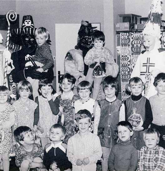 Fotografie obsahově omezené pouze určeným časovým obdobím a doplněné několikařádkovým popisem (datum a okolnosti