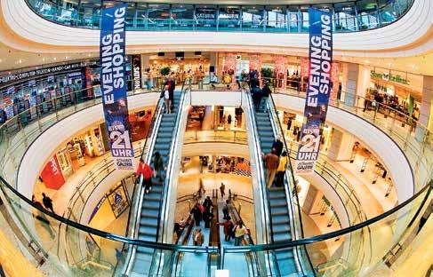 32 NA SKOK K SOUSEDŮM NAKUPTE V DRÁŽĎANECH dárky pod stromeček! Nejen do Primarku se v Drážďanech vyplatí zavítat na nákupy.