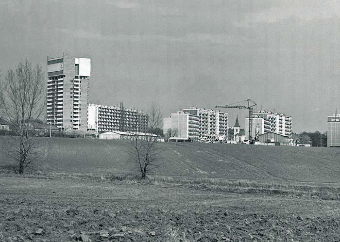 Obr. 5. Olomouc (okres Olomouc), sídli tû F1 u tfiídy I. P. Pavlova v Olomouci, Vít Adamec (urbanistické fie ení); Petr Brauner (vûïov dûm s vodojemem), 1967 1975.