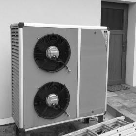 Pisatelé jsou nejčastěji profesionálové popisující věc odborně nebo nadšenci, kteří jsou tomu ochotni věnovat spoustu času a energie. Ze zákazníků logicky převažují ti nespokojení.