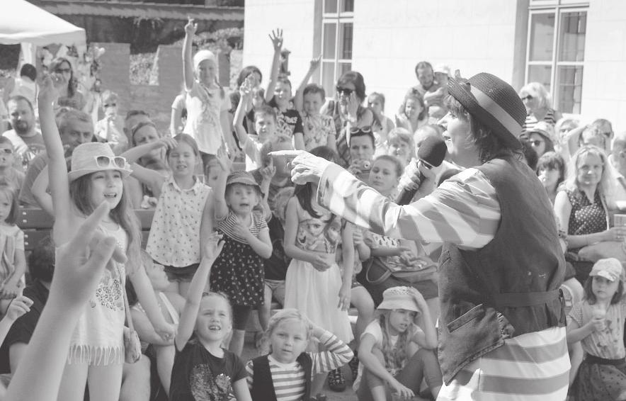 Nebudou chybět taneční reje, voňavé buřty a dobrůtky od naší paní kuchařky. 21. dubna se otevírá zámek ve Zruči nad Sázavou a začíná zámecká sezóna. Děti z Malostranské přispějí tanečním vystoupením.