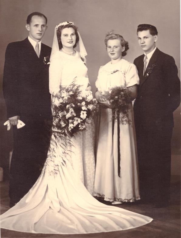 V Ochozi a Obcích také postavil několik domů. Nakreslil výkresy a zaštítil stavbu našeho domu. Po válce a po roce 1948, když byl znárodněn každý švec, pracoval jako rozpočtář ve Stavoprojektu.