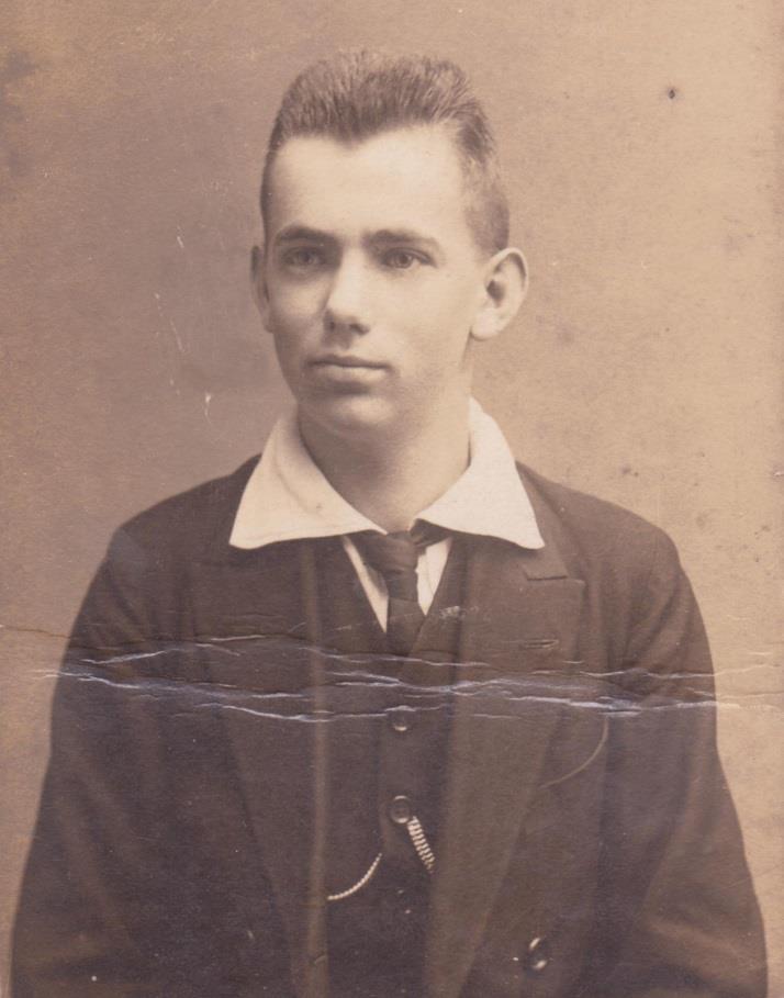 Jan Vašíček, švec v Hostěnících (vlevo) a jeho žena (vpravo).