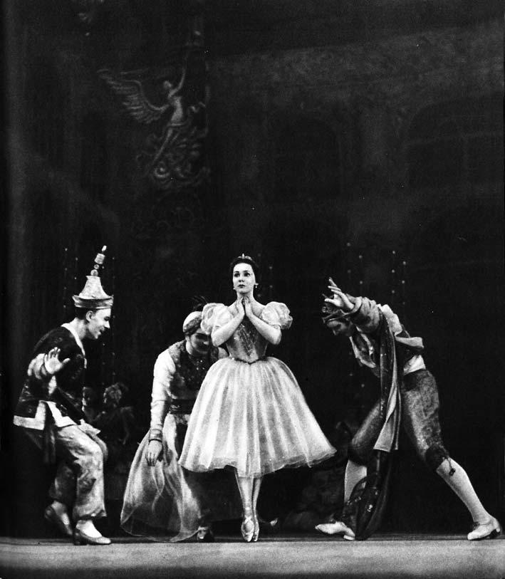 PROKOFJEVOVA POPELKA Olga Lepešinskaja jako Popelka v původní inscenaci Velkého divadla v Moskvě (premiéra 1945) 16 Po ruské premiéře baletu Romeo a Julie v leningradském Kirovově (dnes Mariinském)