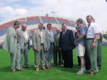 2004 tedy došlo ke znovuzavedení zlevněného žákovského jízdného, kterým je kompenzována zrušená sociální dávka.