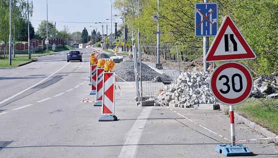 Výsledkem bude oprava přibližně 9000 m² asfaltových ploch a dále 450 m² plochy chodníku ze zámkové dlažby podél Proskovické ulice od autobusové zastávky Smrčkova.