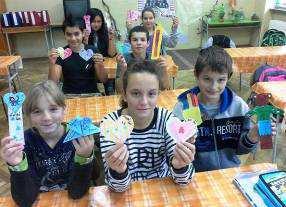 Miroslava Hrabovská, Základná škola, Šumiac Kamarátom z partnerskej školy sme pribalili aj knihu o našom
