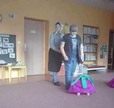 Rozptýlení po triede si najskôr prečítali o danom zvierati v encyklopédii, odpovedali na otázky, následne vyplňovali tajničku, dopĺňali slová do textu a do pripraveného obrázku nakreslili päť