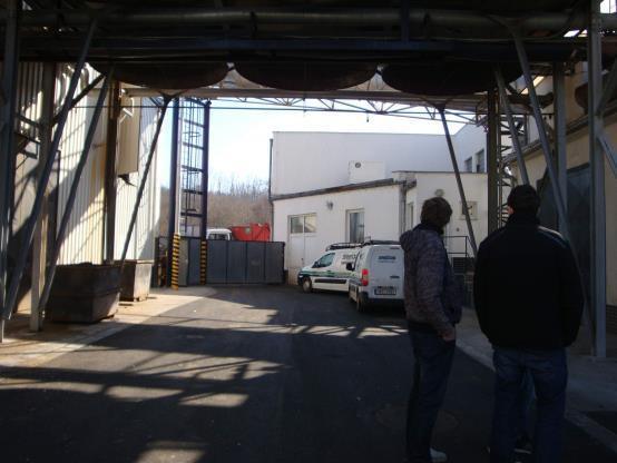 strana 71 Používané zpracovatelské technologie společné charakteristiky Zpracovatelské zařízení je vždy opatřeno nepropustným, bezpečnostním plotem, který ohraničuje areál celého zařízení.