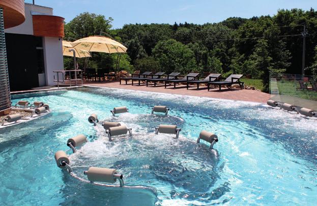 Ve vodním SPA jsou pro vaši relaxaci a plavání k dispozici vnitřní i venkovní bazény.