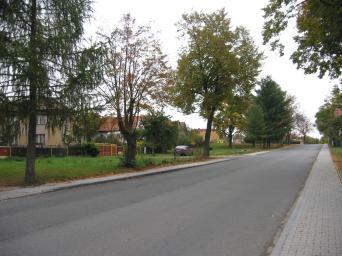 v dopravní infrastruktura Silniční doprava Obcí procházejí krajské silnice III. třídy č. 29810 a č. 29823. Intenzita dopravy na nich je poměrně nízká.