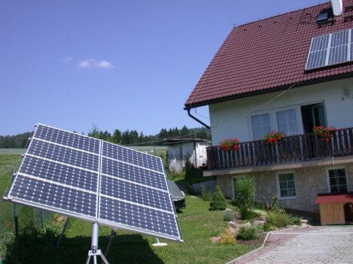 1,4 kwp na sledovači slunce. Sloužila jako zkušební a testovací instalace pro výstavbu fotovoltaického parku Lešany (812 kwp).