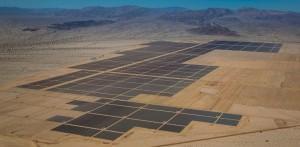 DESERT SUNLIGHT SOLAR FARM Druhou z největších solárních elektráren na světě je se svými 550 MW fotovoltaický projekt Desert Sunlight Solar Farm, který se nachází v kalifornské