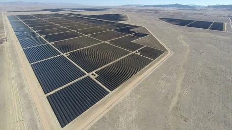 Obrázek 7 a 8: Desert Sunlight Solar Farm COOPER MOUNTAIN SOLAR FACI LITY Třetí největší solární systém na světě se nachází v americkém státě Nevada.