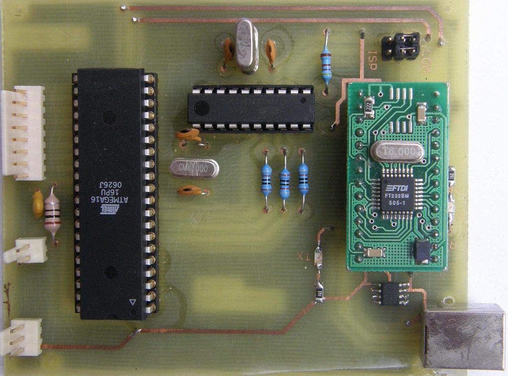 Obr. 6.12 Fotografie - komunikační modul horní strana 6.8 První jednoduché testování měřiče Každé zařízení pracující se sběrnicí USB musí pracovat pod systémem Windows s ovladači k danému zařízení.