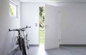 Komfortné otváranie a zatváranie pomocou pohonu dverí PortaMatic Až o 49 % * lepšia tepelná izolácia Viacúčelové dvere Viacúčelové dvere musia vydržať veľa a to po mnoho rokov.