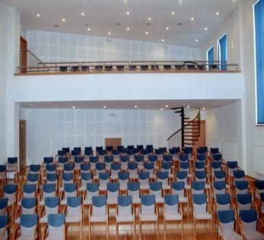 Vítáme Vás! Čtyřicátý šestý ročník Kocianovy houslové soutěže začíná. V tuto chvíli, kdy připravujeme první číslo Zpravodaje, zbývá ještě do zahájení soutěže jeden den.