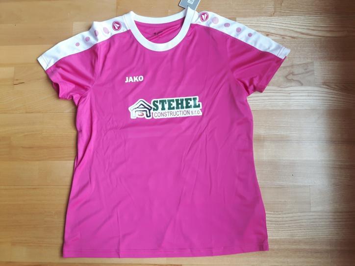 Dievčatá - - 10 ks hráčskych dresov pre dievčatá + trenírky Ďakujeme firme Stehel Construction, s.r.o. Šintava za sponzorstvo pri nákupe športových dresov.