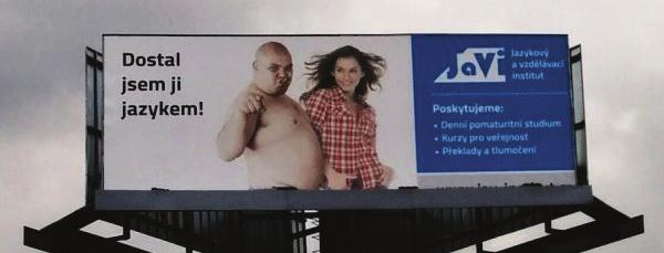 U reklam, které využívají sexuální narážky nebo dvojsmysly zdánlivě s produktem související (reklama na jazykovou školu, na jejímž billboardu uvádí zobrazený muž: Dostal jsem ji jazykem! ) (obr. 7).