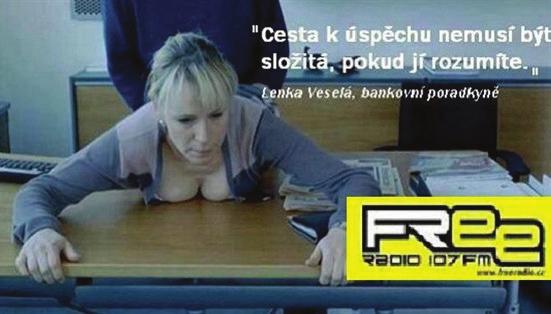 Ponižující (zobrazující ženy nebo muže v ponižujících situacích nebo činnostech, např.