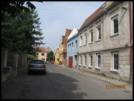 ) Uliční