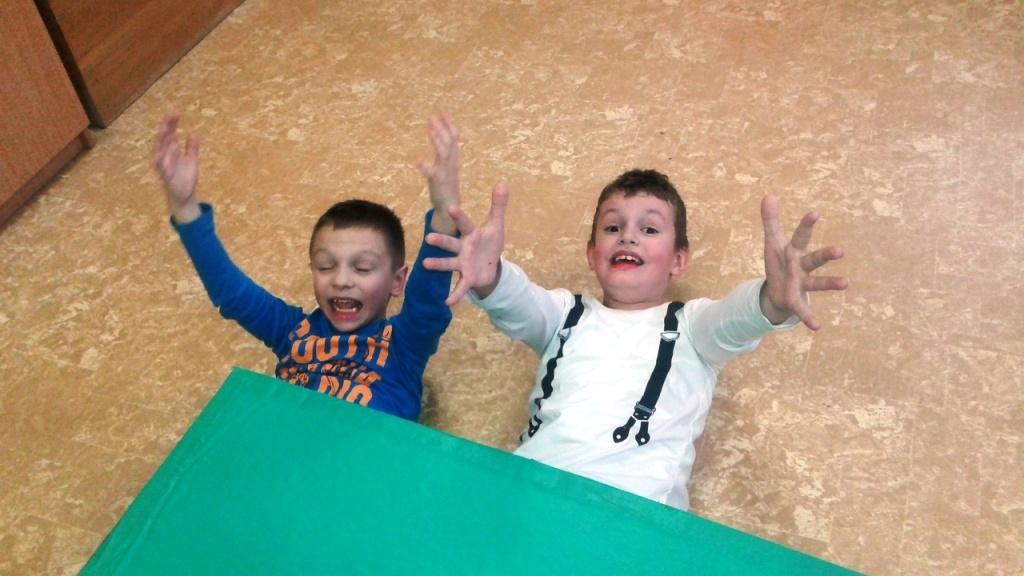 Jesenná opekačka Vybudovanie detského ihriska na školskom dvore Deň kniţníc Deň jablka Jesenná výstavka
