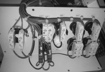 nutné dodržet podmínky elektrické instalace ovládacích prvků včetně značení.