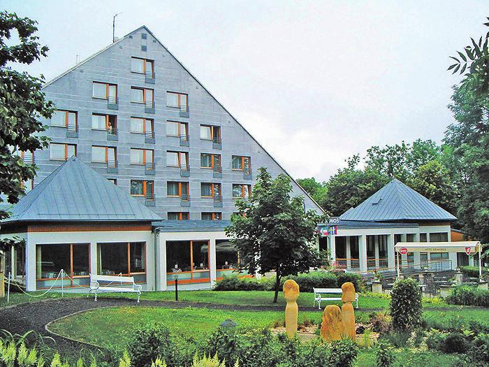 Nabídka rehabilitačního pobytu na rok 2018 Kdy: 13. 20. 5. 2018 (neděle - neděle) Kde: Hotel Krakonoš, Mariánské Lázně, www.hotelkrakonos.eu/cs Cena: 6.600,- Kč /os.
