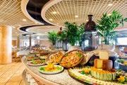 Všechny pokoje mají k dispozici předzahrádku či terásku s posezením. V hlavní budově se kromě non stop recepce nachází restaurace s bohatou gastronomickou nabídkou.