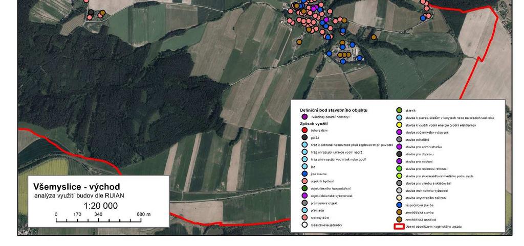 Nepovolené autovrakoviště na jihu obce -