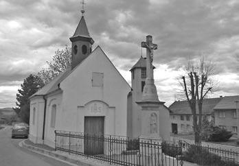 Janu, bratru císaře Karla IV. První zmínka o obci je však z roku 1322 a nachází se v tzv. Oseckém misálu. Po Janově smrti v roce 1375 zdědil panství jeho syn Jošt.